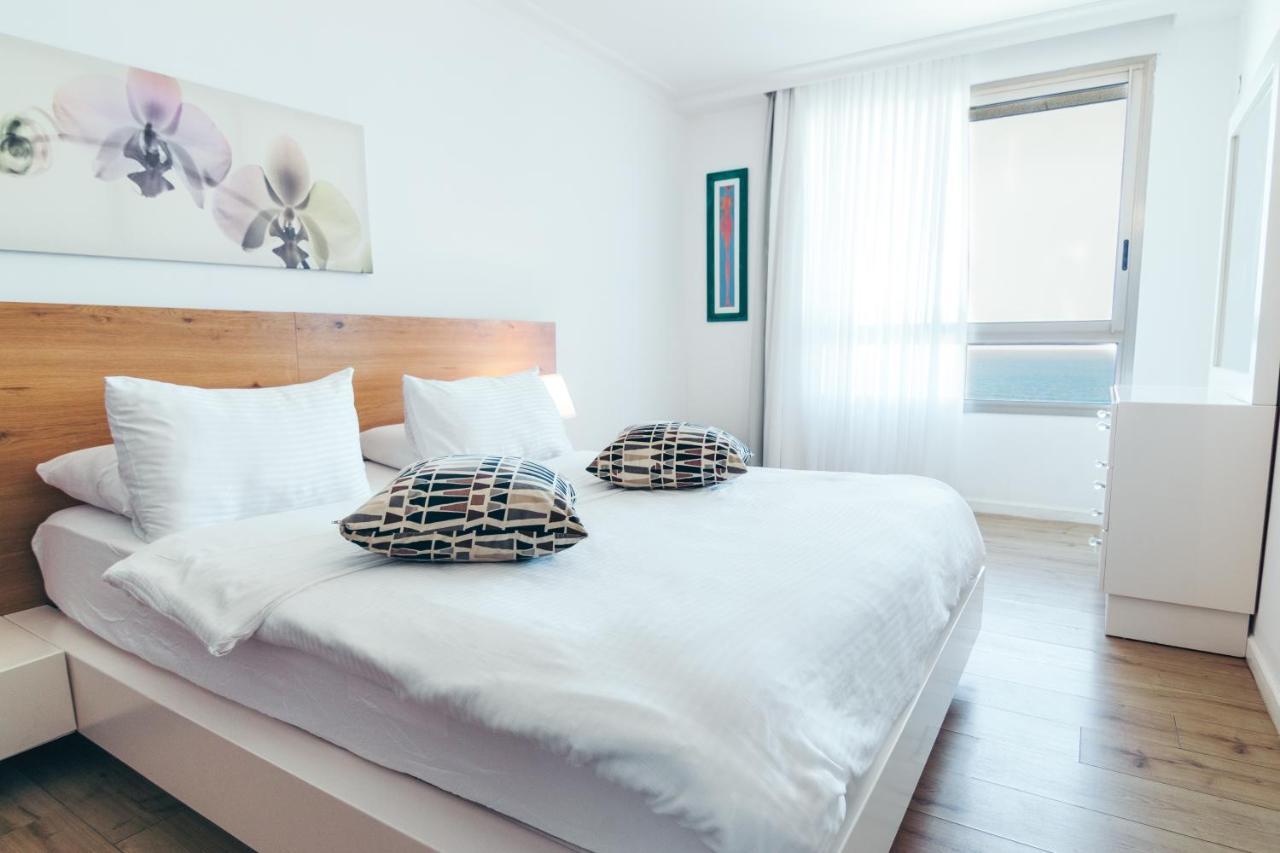 Almog Beach Apt Hotel מלון דירות אלמוג ביץ' Хайфа Екстер'єр фото