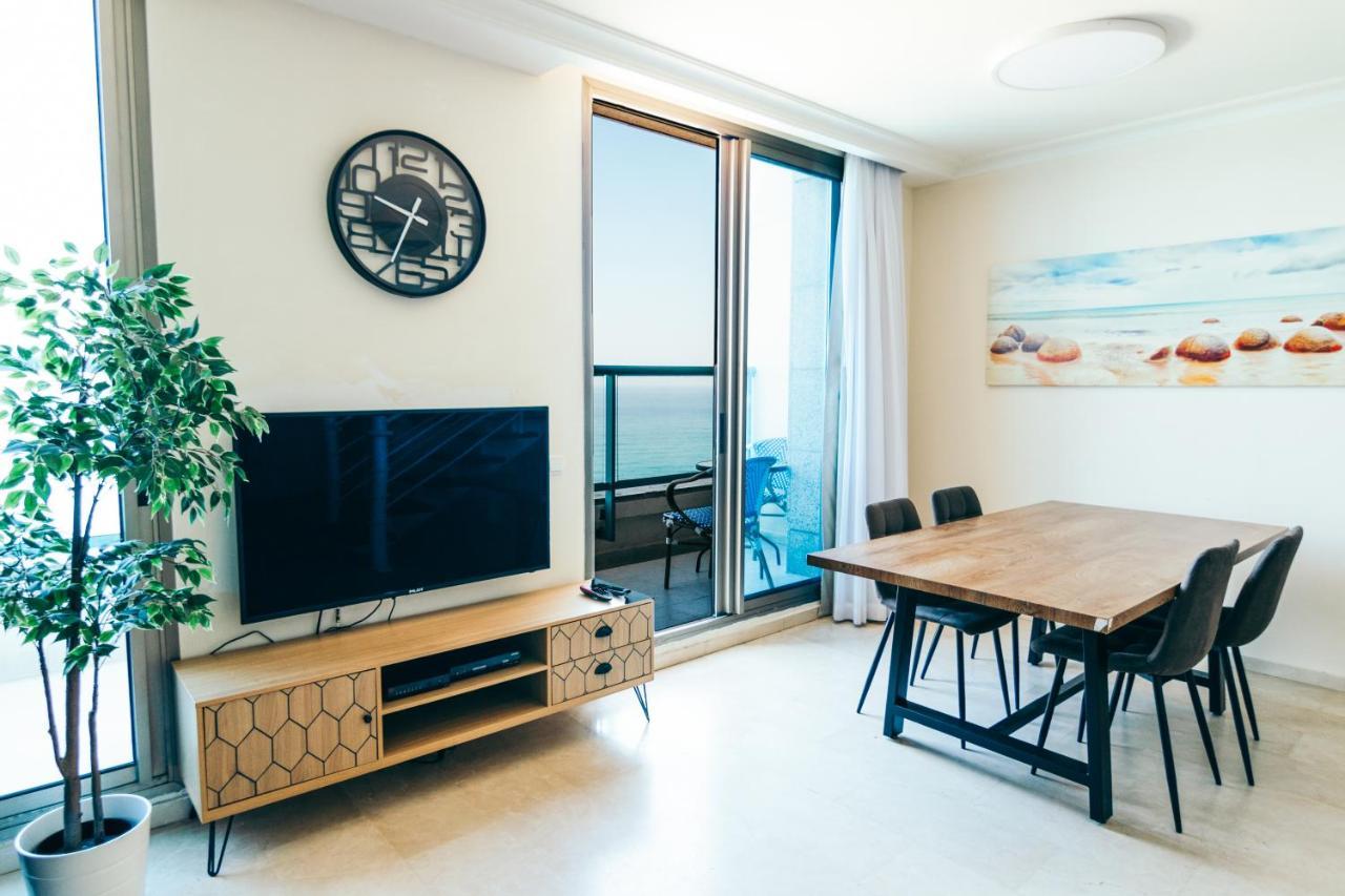 Almog Beach Apt Hotel מלון דירות אלמוג ביץ' Хайфа Екстер'єр фото