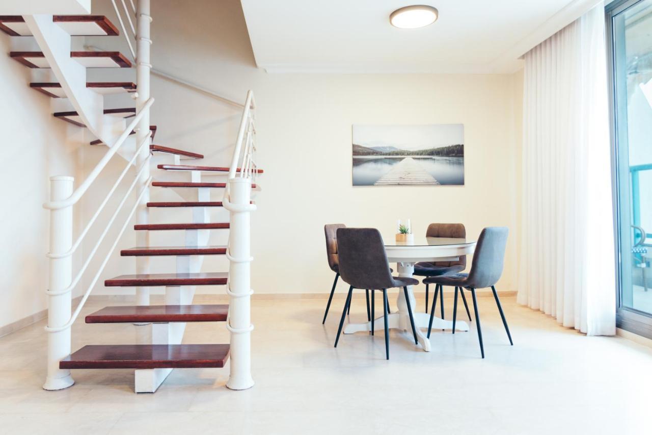 Almog Beach Apt Hotel מלון דירות אלמוג ביץ' Хайфа Екстер'єр фото