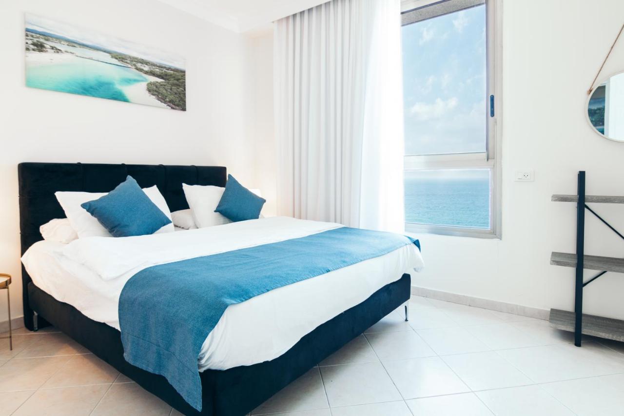 Almog Beach Apt Hotel מלון דירות אלמוג ביץ' Хайфа Екстер'єр фото