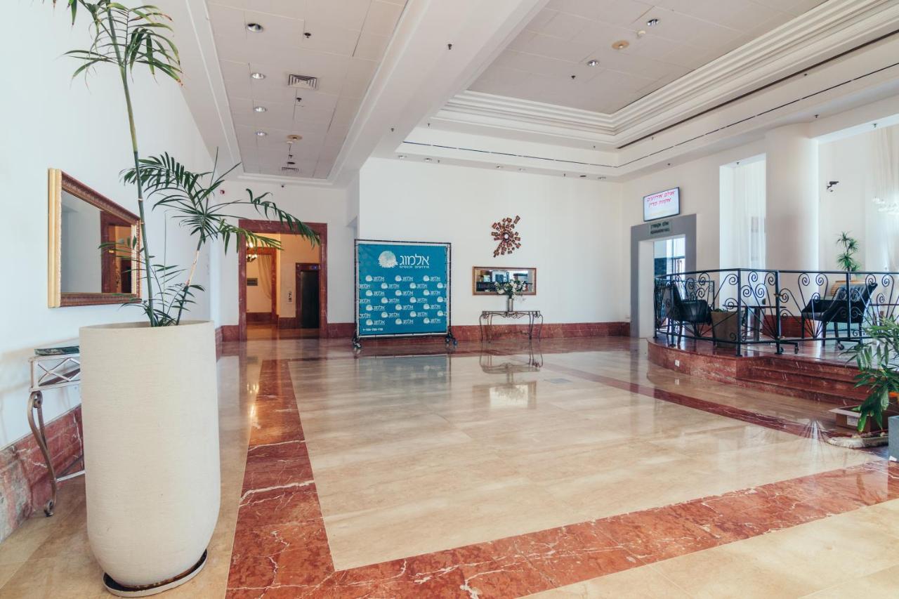 Almog Beach Apt Hotel מלון דירות אלמוג ביץ' Хайфа Екстер'єр фото