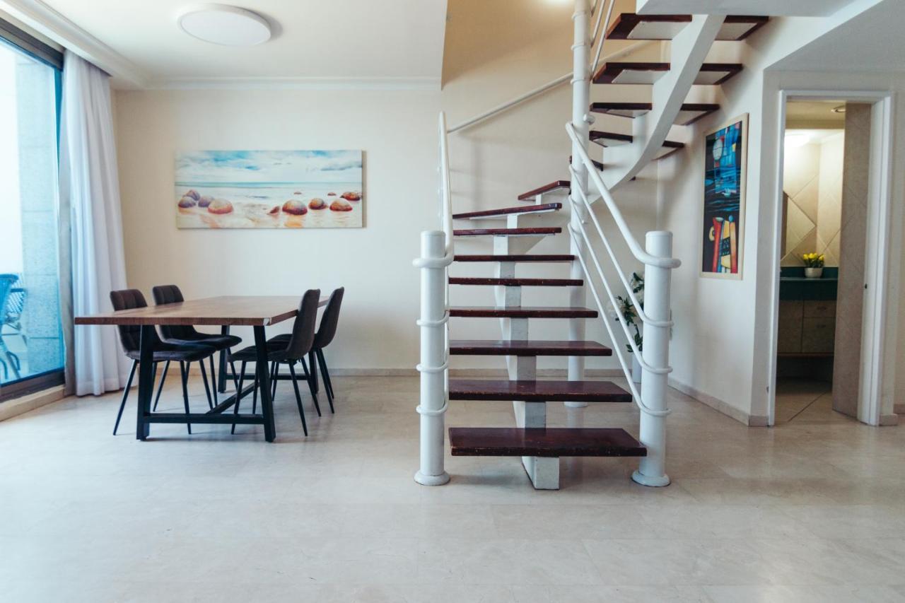 Almog Beach Apt Hotel מלון דירות אלמוג ביץ' Хайфа Екстер'єр фото