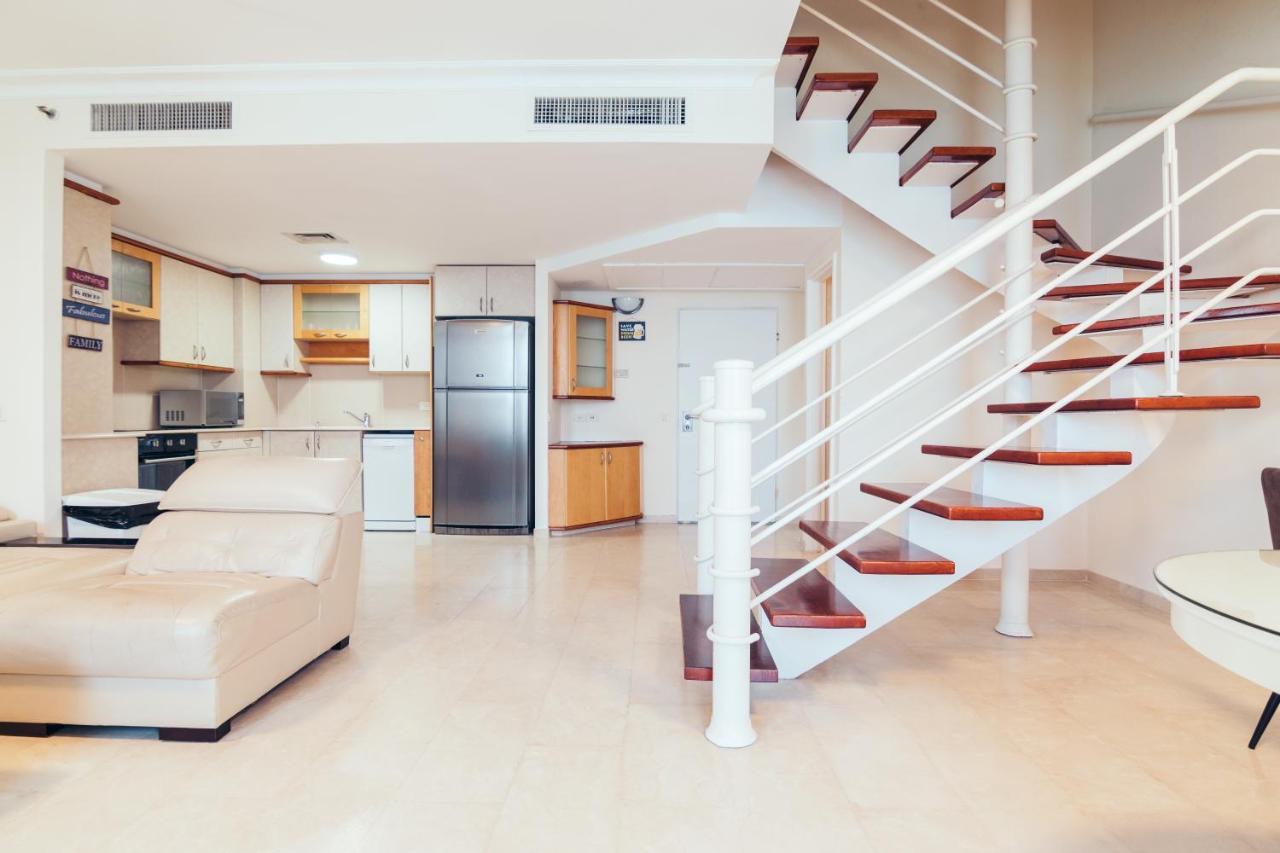 Almog Beach Apt Hotel מלון דירות אלמוג ביץ' Хайфа Екстер'єр фото