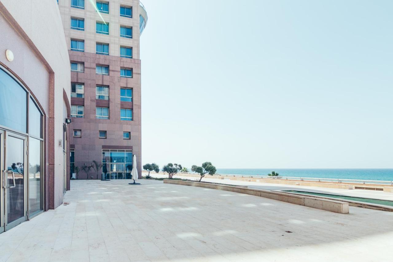 Almog Beach Apt Hotel מלון דירות אלמוג ביץ' Хайфа Екстер'єр фото