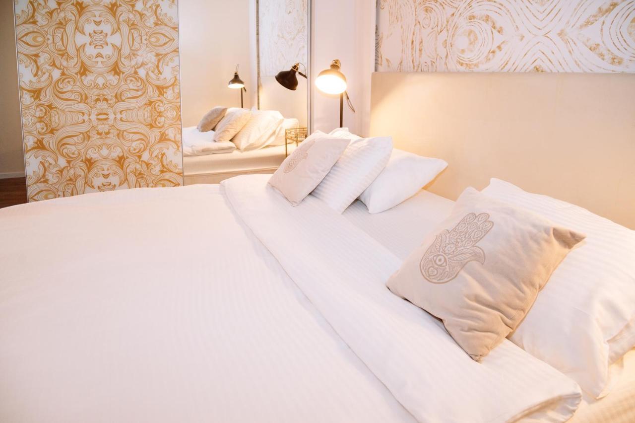 Almog Beach Apt Hotel מלון דירות אלמוג ביץ' Хайфа Екстер'єр фото