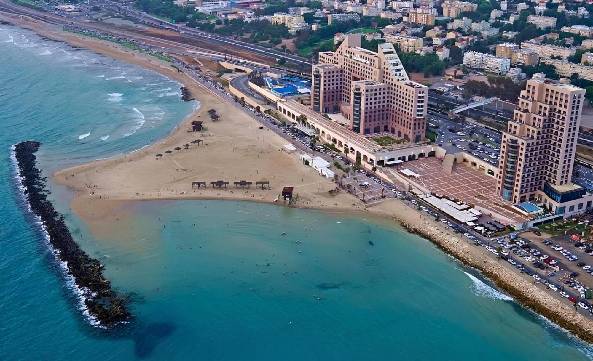 Almog Beach Apt Hotel מלון דירות אלמוג ביץ' Хайфа Екстер'єр фото