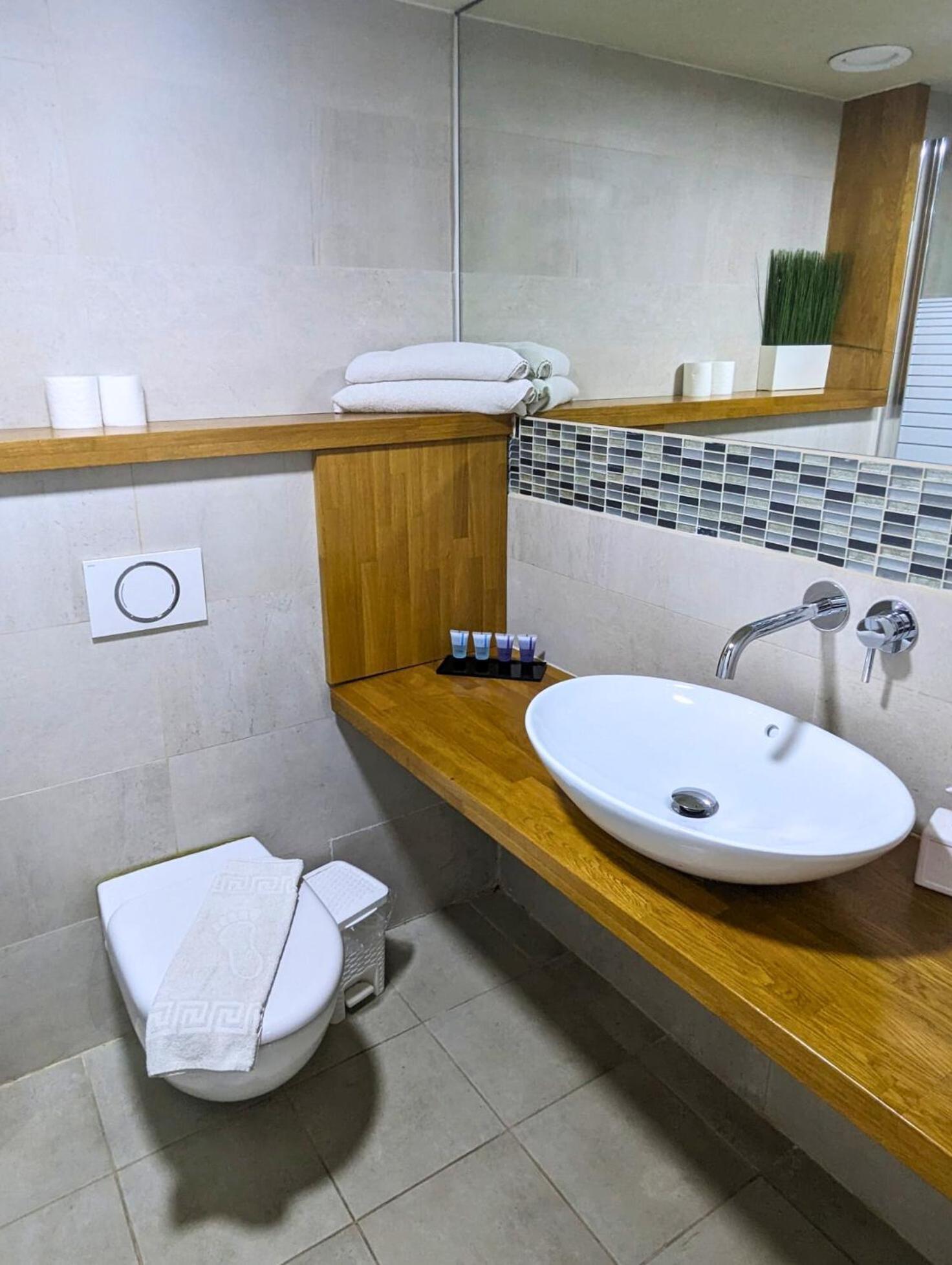 Almog Beach Apt Hotel מלון דירות אלמוג ביץ' Хайфа Екстер'єр фото