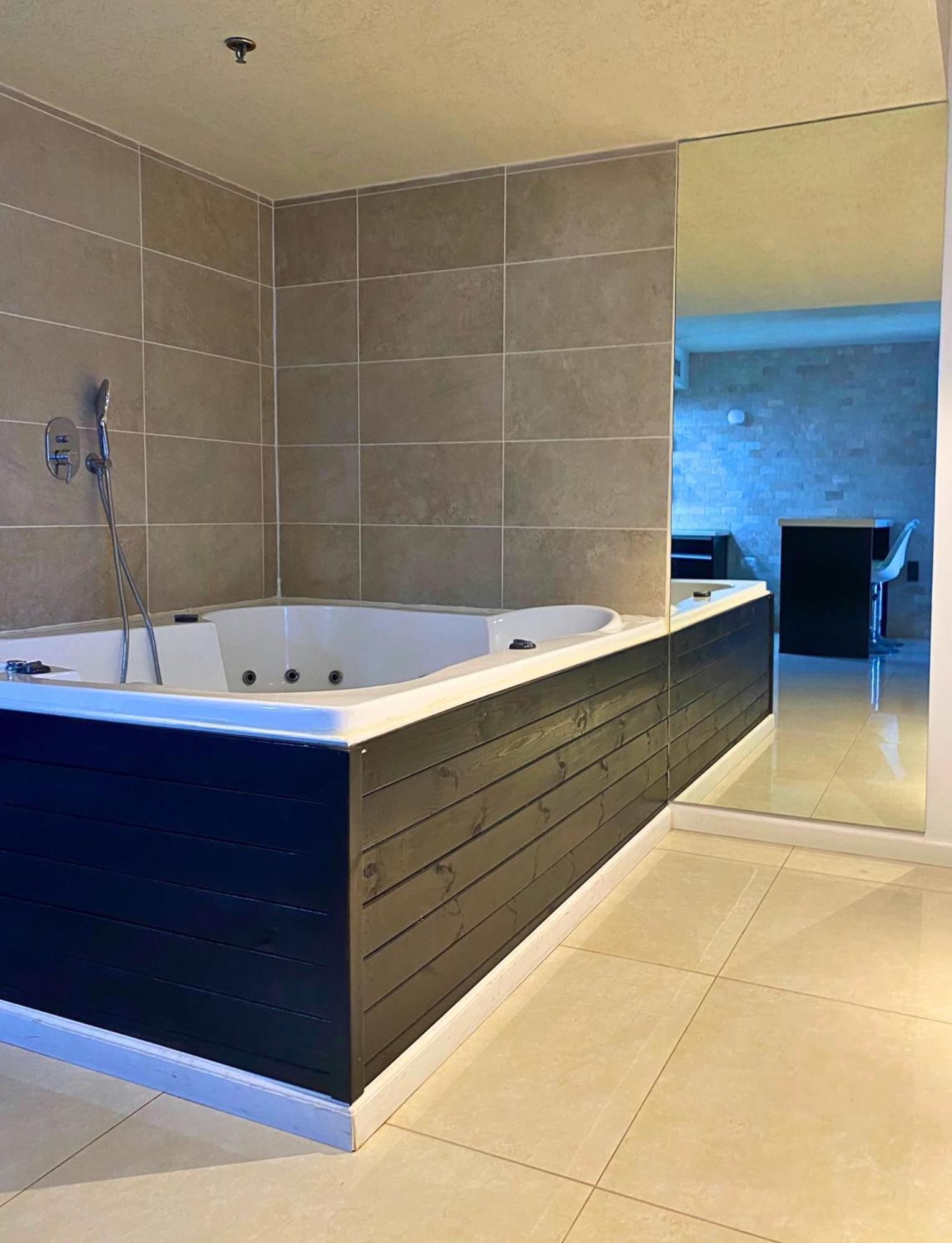 Almog Beach Apt Hotel מלון דירות אלמוג ביץ' Хайфа Екстер'єр фото