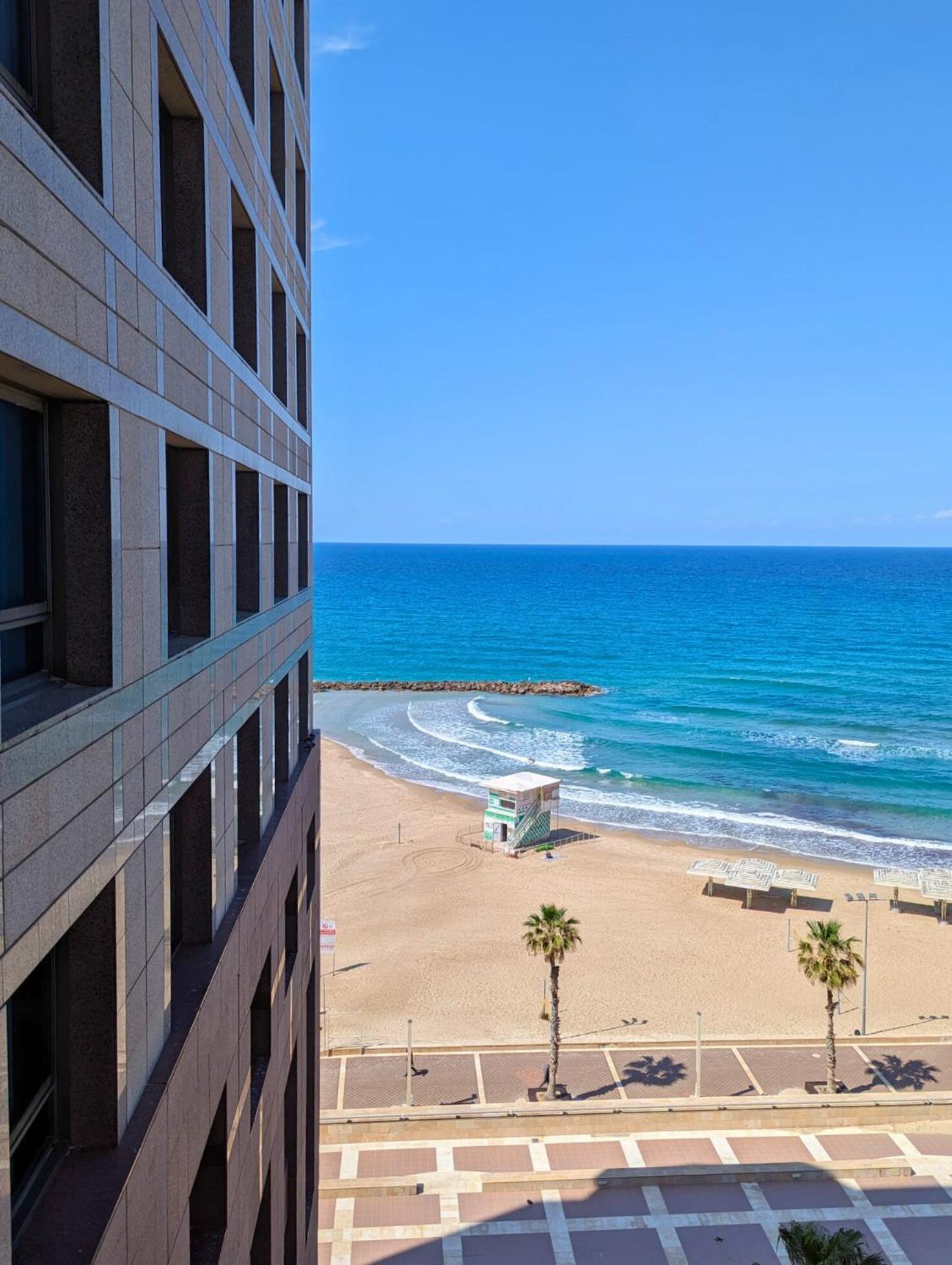Almog Beach Apt Hotel מלון דירות אלמוג ביץ' Хайфа Екстер'єр фото