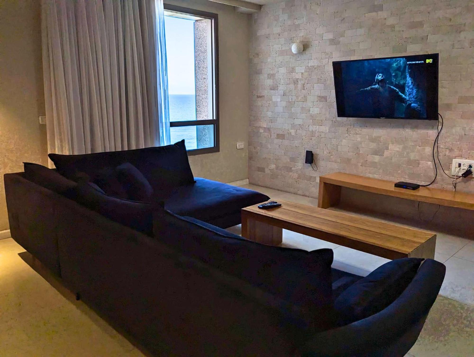 Almog Beach Apt Hotel מלון דירות אלמוג ביץ' Хайфа Екстер'єр фото