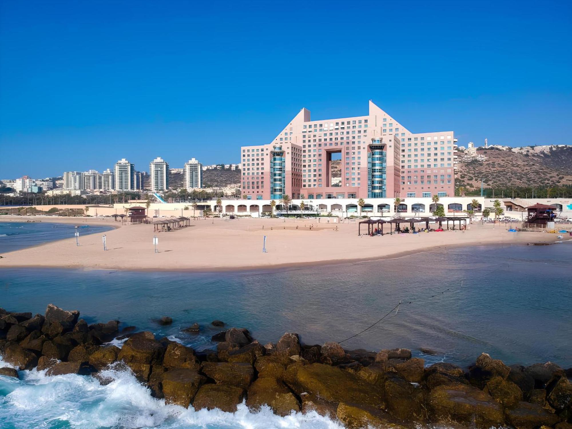 Almog Beach Apt Hotel מלון דירות אלמוג ביץ' Хайфа Екстер'єр фото