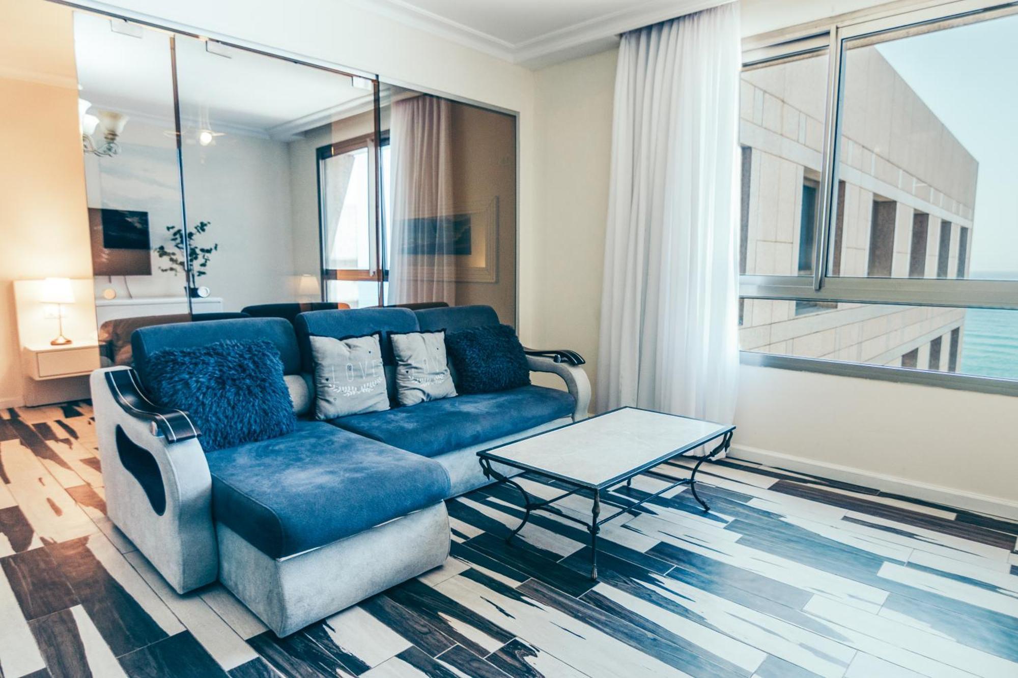 Almog Beach Apt Hotel מלון דירות אלמוג ביץ' Хайфа Екстер'єр фото